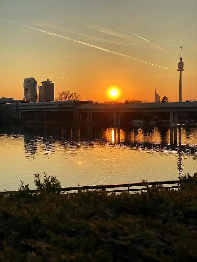 Brand New Apartment, Top Location-Near Vic/Danube Vienna Apartment